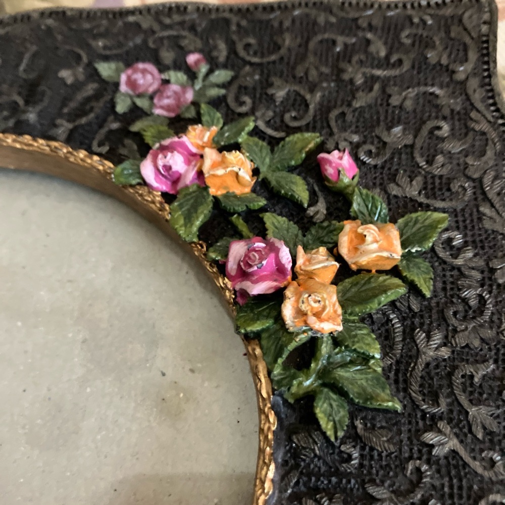 PHOTO FRAME RAISED FLOWERS LIKE NEW CONDITION - Picture 8 of 10